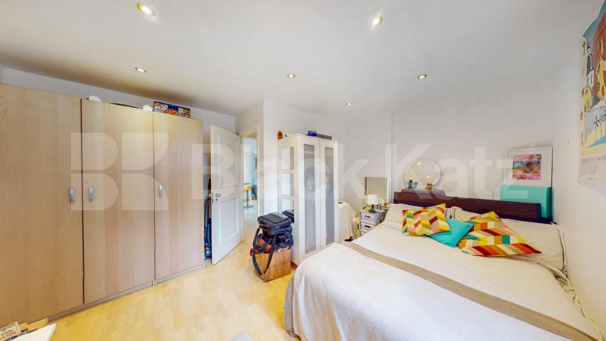 Spacious one bed with access to a garden mins to tube & shops Sutherland Avenue, Maida Vale
